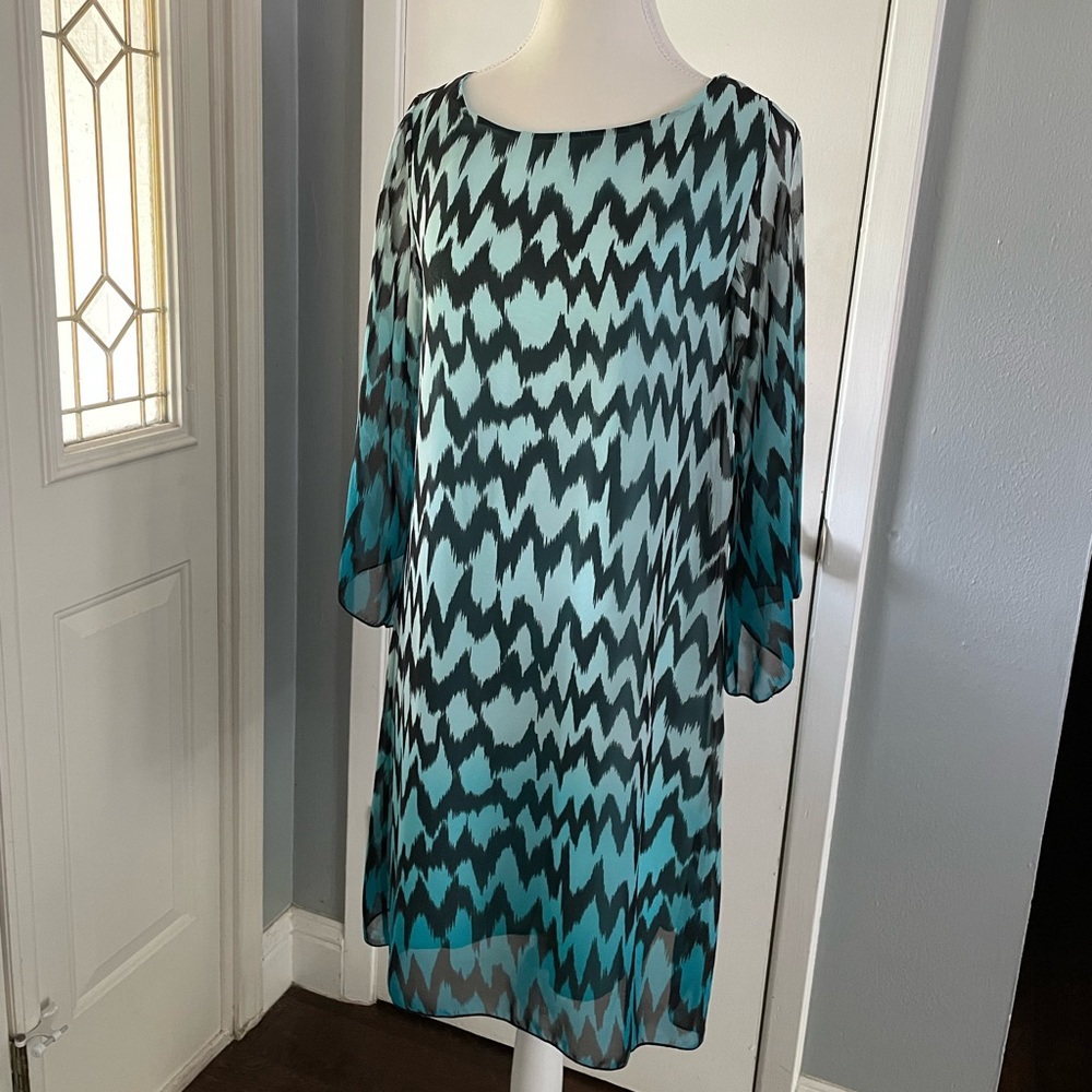 Above knee dress. Sheer sleeves w/lined body. Ombré blue/chevron design